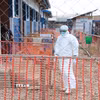 Nhân viên y tế tại trung tâm điều trị Ebola ở tỉnh Bắc Kivu, Cộng hòa Dân chủ Congo, ngày 8/10/2026. (Ảnh: THX/TTXVN phát)