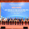 Tỉnh Lào Cai trao Quyết định chấp nhận chủ trương đầu tư tại Hội nghị xúc tiến đầu tư tỉnh Lào Cai năm 2026. (Ảnh: Cổng Thông tin điện tử tỉnh Lào Cai)