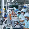 Sản xuất các loại loa và tai nghe điện thoại di động tại nhà máy của Công ty TNHH Điện tử Foster (Bắc Ninh), tại Khu Công nghiệp Đô thị và Dịch vụ VSIP Bắc Ninh, tỉnh Bắc Ninh. (Ảnh: Thống Nhất/TTXVN)