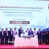 Hai tập đoàn của Việt Nam và Lào trao đổi văn kiện hợp tác phát triển Dự án Trang trại thông minh (Smart Farm) ở Lào. (Ảnh: Xuân Tú/TTXVN)