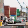Quang cảnh cảng hàng hóa ở Los Angeles, California, Mỹ. (Ảnh: THX/TTXVN)
