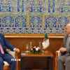 Bộ trưởng Bộ Ngoại giao, Cộng đồng người Algeria ở nước ngoài và các vấn đề châu Phi Ahmed Attaf tiếp Đại sứ Vũ Duy Long. (Ảnh: TTXVN phát)