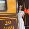 Các hành khách trên đoàn tàu du lịch "Phong Nha-Cố đô Huế: Hành trình Di sản thế giới”. (Ảnh: Văn Dũng/TTXVN)
