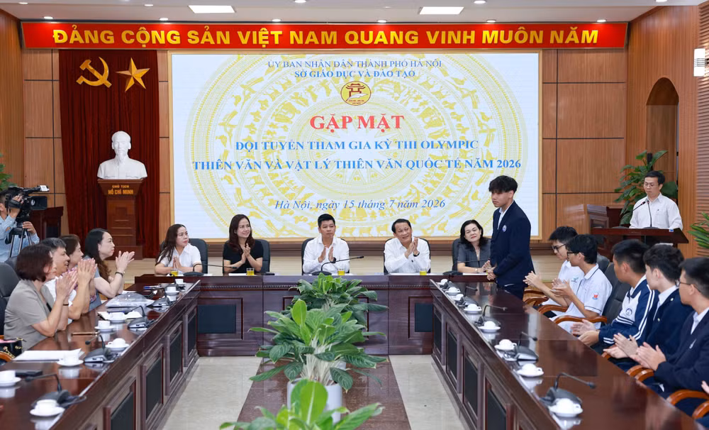 vna-potal-gap-mat-doi-tuyen-tham-gia-ky-thi-olympic-thien-van-va-vat-ly-thien-van-quoc-te-nam-2026-8888587.jpg