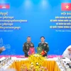 Đại tướng Phan Văn Giang, Bộ trưởng Bộ Quốc phòng và Đại tướng Tea Seiha, Phó Thủ tướng Chính phủ, Bộ trưởng Bộ Quốc phòng Vương quốc Campuchia trao Kế hoạch hợp tác năm 2026 giữa hai nước. (Ảnh: Minh Phú/TTXVN)