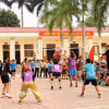 Người dân vui chơi thể thao tại Trung tâm sinh hoạt văn hóa cộng đồng xã Kha Sơn. (Ảnh: Trần Trang/TTXVN)