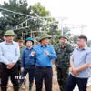 Bí thư Tỉnh uỷ Lai Châu Lê Minh Ngân chỉ đạo cho các ngành cần khẩn trương làm quy hoạch để di hết các hộ dân đang trong vùng có nguy cơ sạt lở đến khu tái định cư. (Ảnh: Quý Trung/TTXVN)