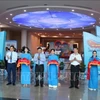 Các đại biểu cắt băng khai mạc trưng bày chuyên đề “Tổ quốc nhìn từ biển.” (Ảnh: TTXVN phát)