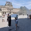 Trời nắng nóng gay gắt tại Paris, Pháp. (Ảnh: THX/TTXVN phát)