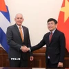 Thứ trưởng Thường trực Bộ Ngoại giao Nguyễn Minh Vũ và Thứ trưởng Thứ nhất Bộ Ngoại giao Cuba Gerado Penalver Portal. (Ảnh: An Đăng/TTXVN)