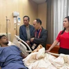 Xuân Son được lãnh đạo VFF tới tận bệnh viện ở Thái Lan thăm hỏi