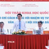 Các đại biểu chủ trì hội thảo. (Ảnh: TTXVN phát)
