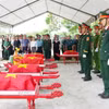 Lễ truy điệu 5 hài cốt liệt sỹ tại Nghĩa trang Liệt sỹ Đông Lễ, phường Nam Đông Hà. (Ảnh: TTXVN phát)