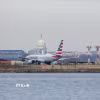 Máy bay của hãng hàng không American Airlines tại sân bay Ronald Reagan Washington, Mỹ. (Ảnh: THX/TTXVN)