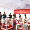 Lễ viếng, truy điệu và an táng 12 hài cốt liệt sĩ. (Ảnh: Tường Vi/TTXVN)