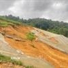 Hiện đang vào cao điểm của mùa mưa, sạt lở có nguy cơ tiếp tục phát triển và diễn biến phức tạp, khó lường. (Ảnh: TTXVN phát)