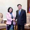 Chủ tịch Ủy ban Trung ương Mặt trận Tổ quốc Việt Nam Bùi Thị Minh Hoài với Tổng Bí thư, Chủ tịch nước Lào Thongloun Sisoulith. (Ảnh: Phạm Kiên/TTXVN)