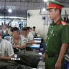 Các phạm nhân tại Trại giam Phú Hòa được dạy nghề may, xây dựng… và định hướng để phạm nhân sau khi được đặc xá, ra trại có thể hòa nhập cộng đồng. (Ảnh: Huyền Trang/TTXVN)