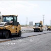 Không khí thi công khẩn trương, trách nhiệm trên công trường Dự án cao tốc Quy Nhơn-Chí Thạnh. (Ảnh: Quốc Khánh/TTXVN)