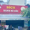 Tiệm Bánh mỳ cóc cô Bích tại địa chỉ 112A Nguyễn Thái Sơn đã tạm ngừng kinh doanh sau khi nhiều người nhập viện do ngộ độc thực phẩm. (Ảnh: Đinh Hằng/TTXVN)
