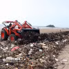 Công ty Cổ phần Dịch vụ môi trường và Công trình đô thị Vũng Tàu (Vesco) thu gom rác thải đại dương. (Ảnh: Đoàn Mạnh Dương/TTXVN)