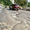Đoạn Quốc lộ 19 đoạn qua đèo An Khê (tỉnh Gia Lai) xuất hiện ổ gà, sóng trâu gây nguy hiểm cho người tham gia giao thông. (Ảnh: Sỹ Thắng/TTXVN)
