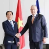 Phó Thủ tướng Bùi Thanh Sơn gặp Cao ủy châu Âu phụ trách Đối tác quốc tế, Jozef Sikela. (Ảnh: Hương Giang/TTXVN)