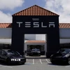 Một cửa hàng của hãng xe điện Tesla ở San Mateo, California, Mỹ. (Ảnh: THX/TTXVN)