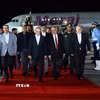 Phái đoàn Iran do Ngoại trưởng Seyed Abbas Araghchi (giữa) dẫn đầu tới Islamabad, Pakistan tối 24/4/2026. (Ảnh: THX/TTXVN)