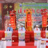 Lãnh đạo tỉnh Tây Ninh cùng các đại biểu thực hiện nghi thức khởi công. (Ảnh: Bùi Giang/TTXVN)