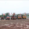 Máy móc tập hợp sẵn sàng thi công Dự án Nhà ở xã hội Công đoàn. (Ảnh: Thanh Thương/TTXVN)