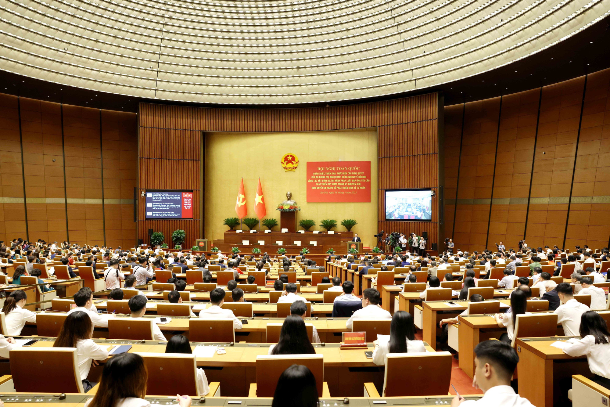 Hội nghị toàn quốc quán triệt, triển khai thực hiện Nghị quyết 66-NQ/TW và Nghị quyết 68-NQ/TW của Bộ Chính trị. (Ảnh: TTXVN)