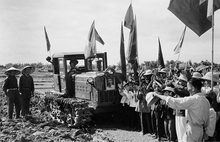 vna-potal-ky-niem-74-nam-ngay-chu-tich-ho-chi-minh-ra-loi-keu-goi-thi-dua-ai-quoc-1161948-1162022-dong-luc-gop-phan-hoan-thanh-thang-loi-su-nghiep-g-6161339.jpg