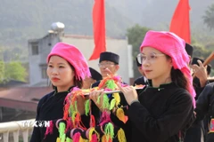 Thiếu nữ Tày rạng rỡ tại lễ hội. (Ảnh: Đinh Thùy/TTXVN)
