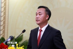 Ông Nguyễn Việt Hùng, tân Chủ tịch Ủy ban Nhân dân tỉnh Khánh Hòa, phát biểu nhận nhiệm vụ. (Ảnh: Xuân Triệu/TTXVN)