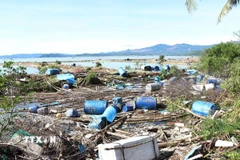 Lồng bè và ô nuôi trồng thủy sản tỉnh Đắk Lắk bị ảnh hưởng của bão số 13. (Ảnh: Tuấn Anh/TTXVN)