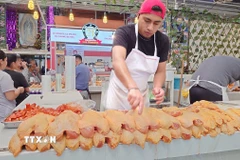 Quầy bán thịt gà tại một chợ dân sinh ở Thủ đô Mexico City. (Ảnh: Phi Hùng/TTXVN)