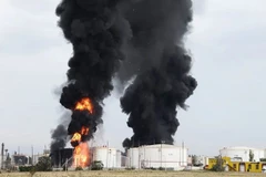 Cháy tại một kho dầu ở Feodosia. (Nguồn: Truyền thông Nga)