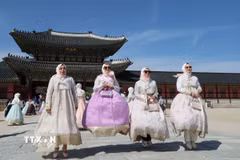 Khách du lịch tại Seoul, Hàn Quốc. (Ảnh: Yonhap/TTXVN)