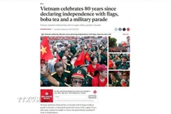 Bài báo đăng ngày 2/9/2025 trên Tờ The Independent (Anh) mô tả chi tiết Lễ kỷ niệm, diễu binh, diễu hành hành dưới sự cổ vũ nồng nhiệt của người dân trong sắc áo cờ đỏ sao vàng. (Ảnh: Minh Hợp/TTXVN)