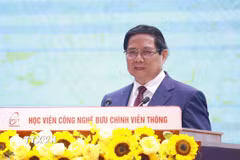 Thủ tướng Phạm Minh Chính, Chủ tịch Hội đồng Thi đua-Khen thưởng Trung ương, phát động Phong trào “Cả nước thi đua đổi mới sáng tạo và chuyển đổi số.” (Ảnh: Dương Giang/TTXVN)