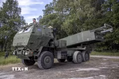 Hệ thống rocket pháo binh cơ động cao (HIMARS) của Mỹ trong cuộc tập trận ở Stockholm, Thụy Điển ngày 11/6/2024. (Ảnh: Getty Images/TTXVN)