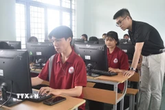 Học viên Trung tâm Giáo dục nghề nghiệp-Giáo dục thường xuyên huyện Krông Pắk. (Ảnh: Nguyên Dung/TTXVN)