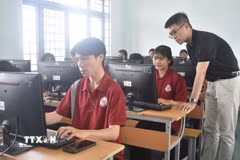 Học viên Trung tâm Giáo dục nghề nghiệp-Giáo dục thường xuyên huyện Krông Pắk. (Ảnh: Nguyên Dung/TTXVN)