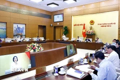 Ủy ban Thường vụ Quốc hội cho ý kiến về dự án Luật sửa đổi, bổ sung một số điều của Luật Sử dụng năng lượng tiết kiệm và hiệu quả. (Ảnh: Doãn Tấn/TTXVN)