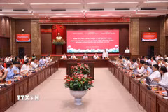 Hội thảo một số vấn đề lý luận và thực tiễn về hoàn thiện mô hình chính quyền địa phương hai cấp. (Ảnh: Văn Điệp/TTXVN)