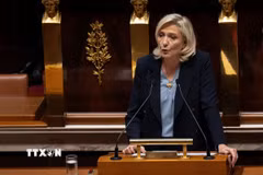 Bà Marine Le Pen phát biểu trước Quốc hội ở Paris, Pháp ngày 16/10/2025. (Ảnh: THX/TTXVN phát)