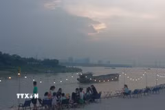 Hoàng hôn tại ngã ba sông Hồng-sông Đuống (Hà Nội). (Ảnh: Tuyết Mai/TTXVN)