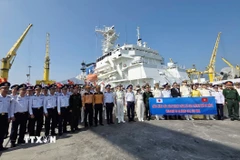 Đại biểu hai nước tại lễ đón Tàu tuần tra của Lực lượng Bảo vệ bờ biển Nhật Bản thăm Đà Nẵng. (Ảnh: Trần Lê Lâm/TTXVN)