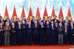 Tổng Bí thư Tô Lâm, Chủ tịch nước Lương Cường, Thủ tướng Phạm Minh Chính, Chủ tịch Quốc hội Trần Thanh Mẫn với các lãnh đạo, nguyên lãnh đạo Đảng, Nhà nước qua các thời kỳ. (Ảnh: Dương Giang/TTXVN)